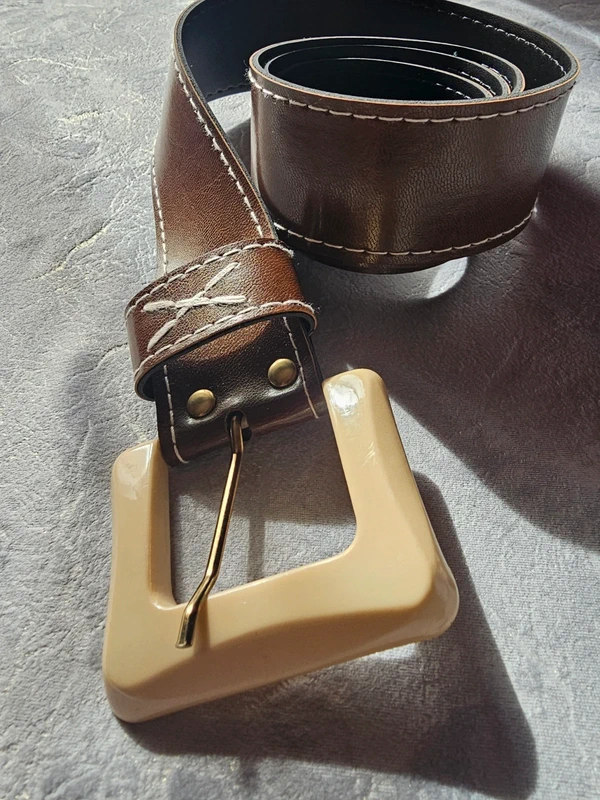 Bijutricotaje.ro | Curea maro vintage cu cataramă pătrată bej crem mărimea 46 / 95-100 cm