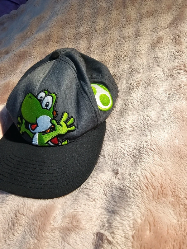 Bijutricotaje.ro | Șapcă snapback Nintendo originală Super Mario - Yoshi & Egg, mărime reglabilă