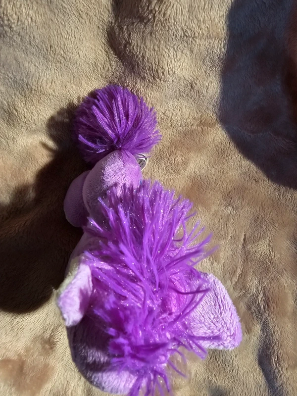Bijutricotaje.ro | Jucărie de pluș Ponei / Căluț mov cu coamă violet și flori brodate – Vardem