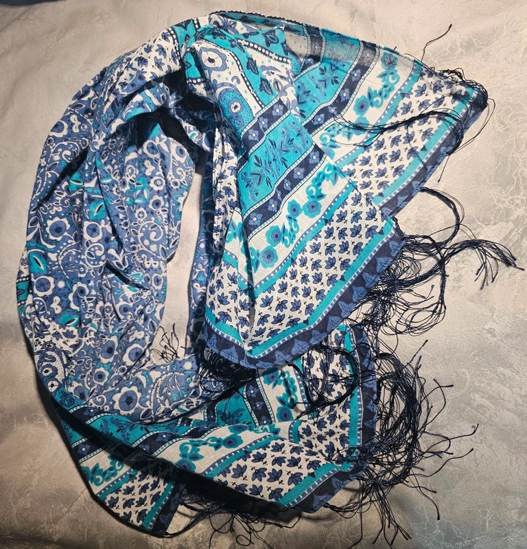 Bijutricotaje.ro | Eșarfă tip șal turcoaz albastru imprimeu boho paisley franjuri