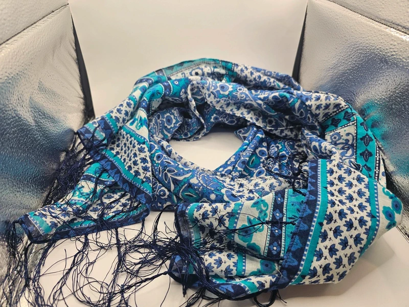 Bijutricotaje.ro | Eșarfă tip șal turcoaz albastru imprimeu boho paisley franjuri