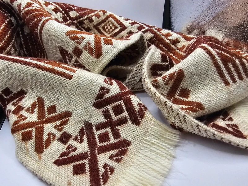 Bijutricotaje.ro | Traversă masă / Ștergar tradițional rustic motive geometrice etnice franjuri