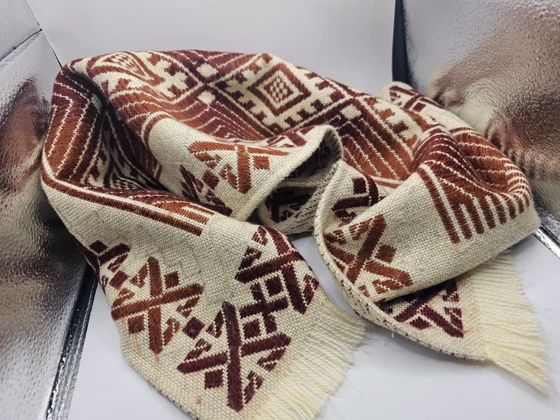 Bijutricotaje.ro | Traversă masă / Ștergar tradițional rustic motive geometrice etnice franjuri