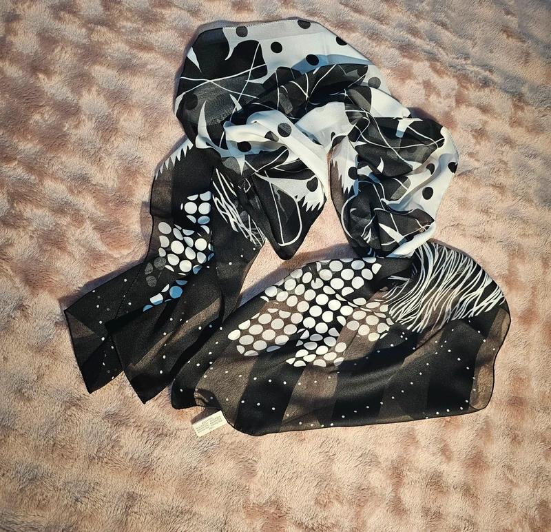 Bijutricotaje.ro | Esarfa lunga voal neagra imprimeu abstract alb buline flori geometric