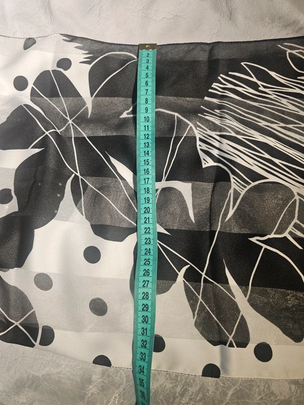 Bijutricotaje.ro | Esarfa lunga voal neagra imprimeu abstract alb buline flori geometric