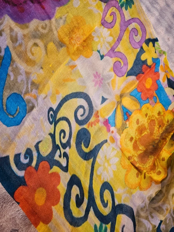 Bijutricotaje.ro | Eșarfă multicoloră vibrantă din tencel și bumbac stil artistic floral