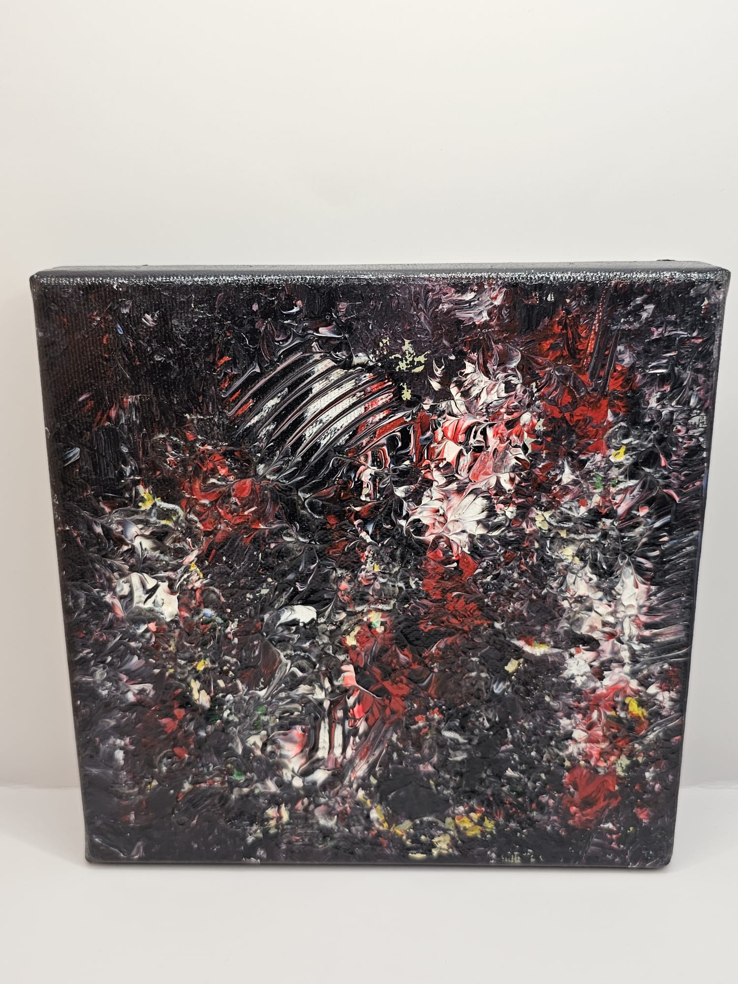 Bijutricotaje.ro | Tablou Canvas Pătrat Handmade Impasto Texturat 3D, Artă Abstractă Vulcanică Negru și Roșu, Decor Perete Modern, 20x20 cm