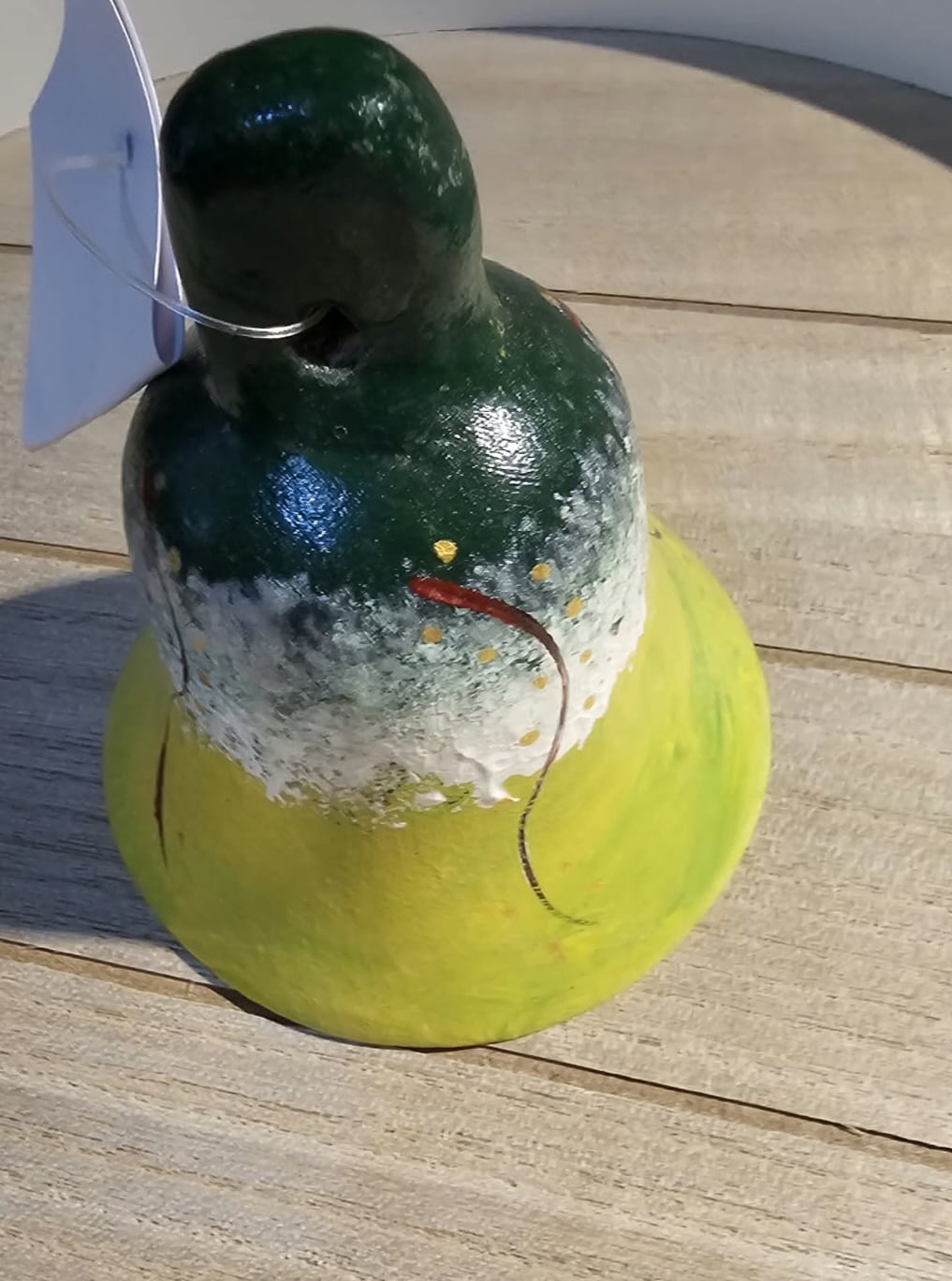 Bijutricotaje.ro | Clopoțel decorativ din ceramică arsă „Natura” – Pictat manual verde-bumbac cu detalii aurii 7X10cm