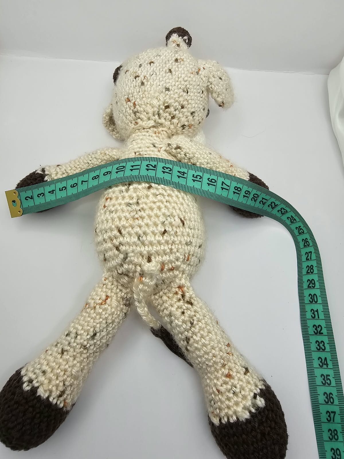 Bijutricotaje.ro | Jucărie mascotă girafă croșetată manual tip amigurumi