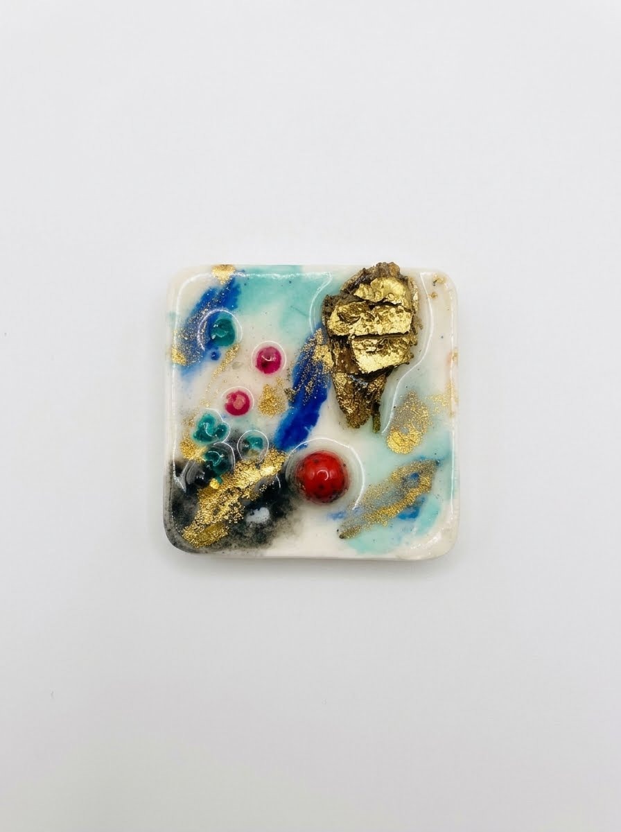 Bijutricotaje.ro | Broșă pătrată abstractă din ceramică pictată