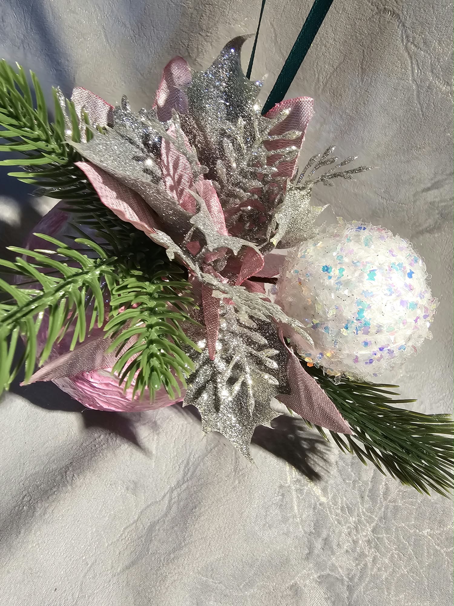 Bijutricotaje.ro | Glob de Crăciun Artizanal „Vis de Cristal”