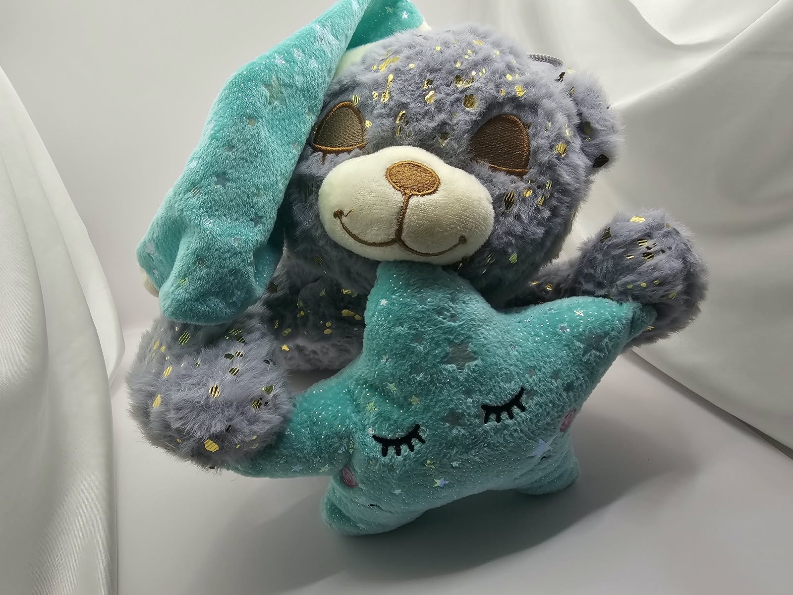 Bijutricotaje.ro | Jucărie mascotă de pluș ursuleț gri cu stea